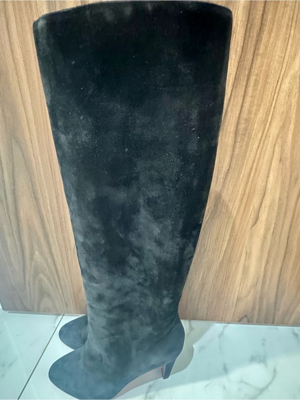 Christian Louboutin
Knee-High Boots Black Suede